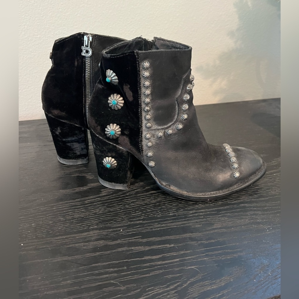 Double D ranch by Old Gringo black leather & Velvet booties.